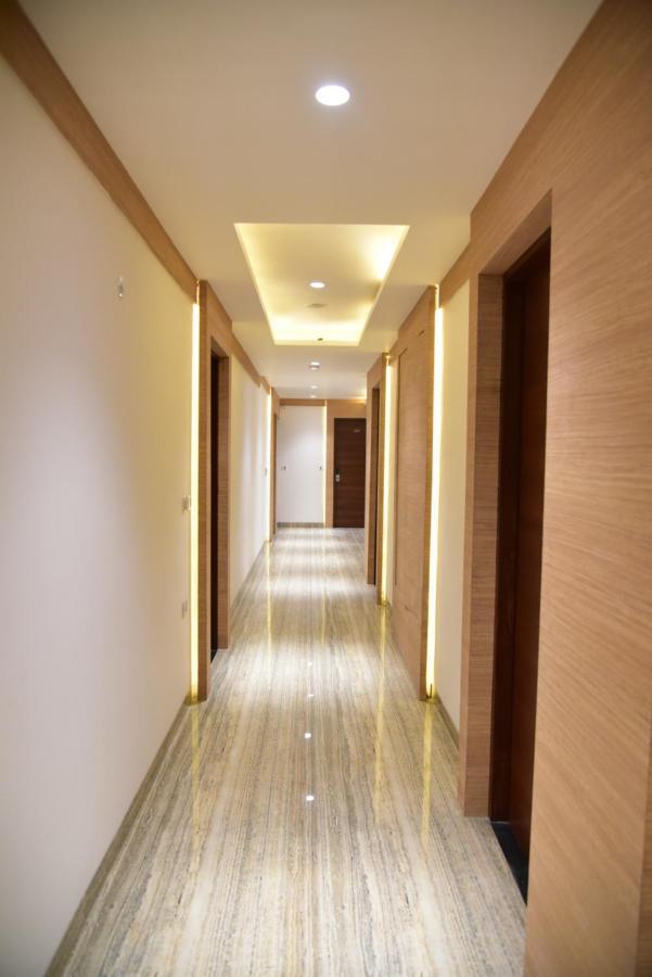 Hotel Crystal Grand Haldwāni Esterno foto