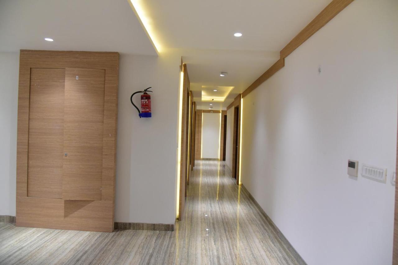 Hotel Crystal Grand Haldwāni Esterno foto